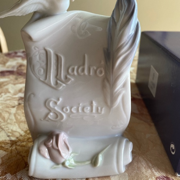 RETIRED 1999 ‘ART BRINGS US TOGETHER LLADRO’ PORCELAIN FIGURINE-Item#01007677 - Picture 2 of 6